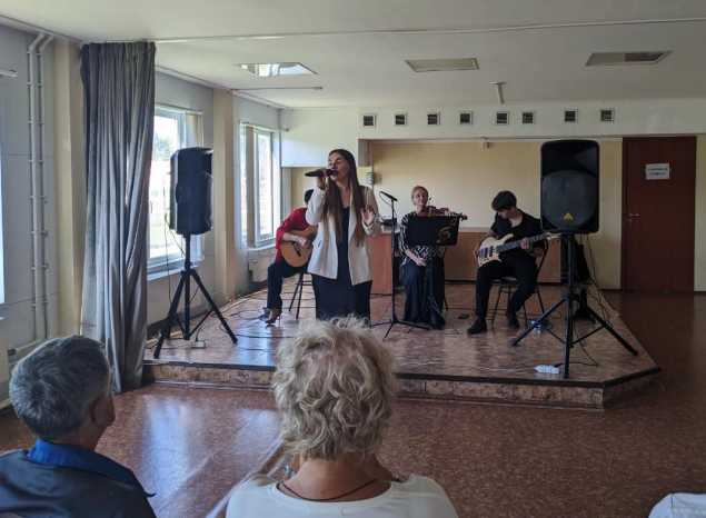 Творческий коллектив «Экспромт» выступил в Леонидовке